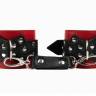 Красно-черные наручники с фиксацией на двух карабинах